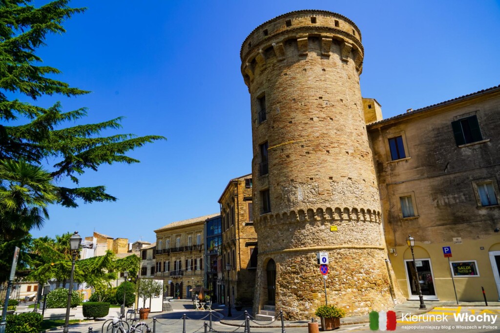 Torre di Bassano w Vasto, Abruzja, Włochy (fot. Łukasz Ropczyński, kierunekwlochy.pl)