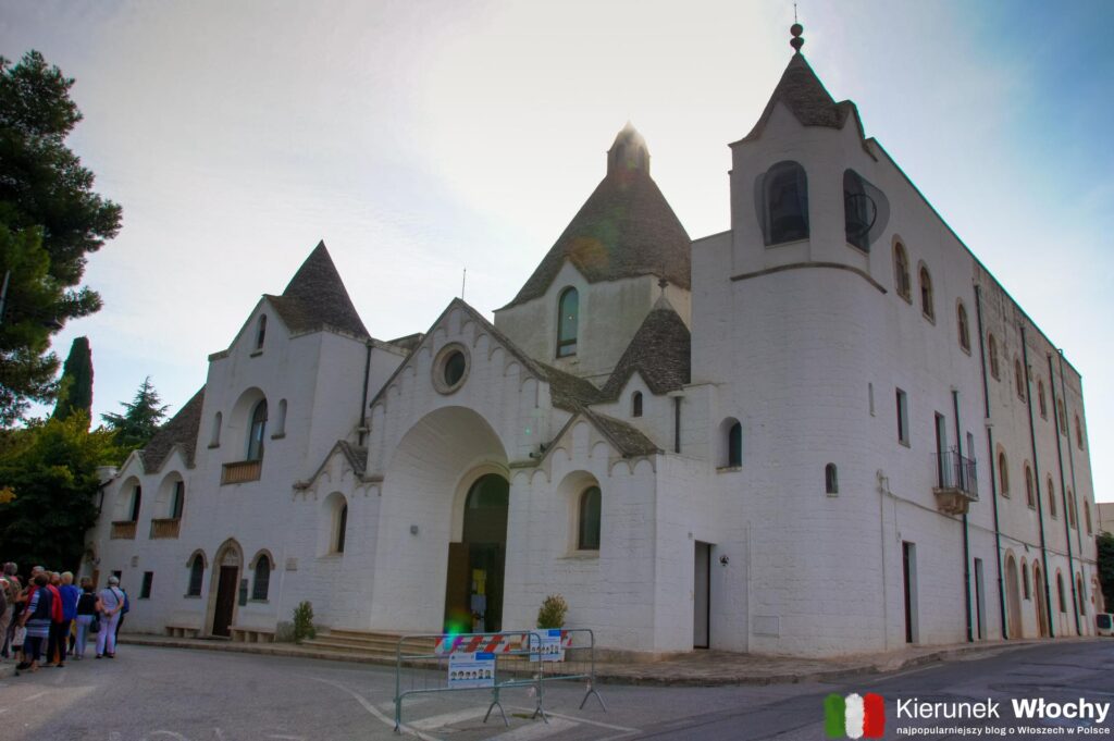 Kościół św. Antoniego, Alberobello, Apulia, Włochy (fot. Łukasz Ropczyński, kierunekwlochy.pl)