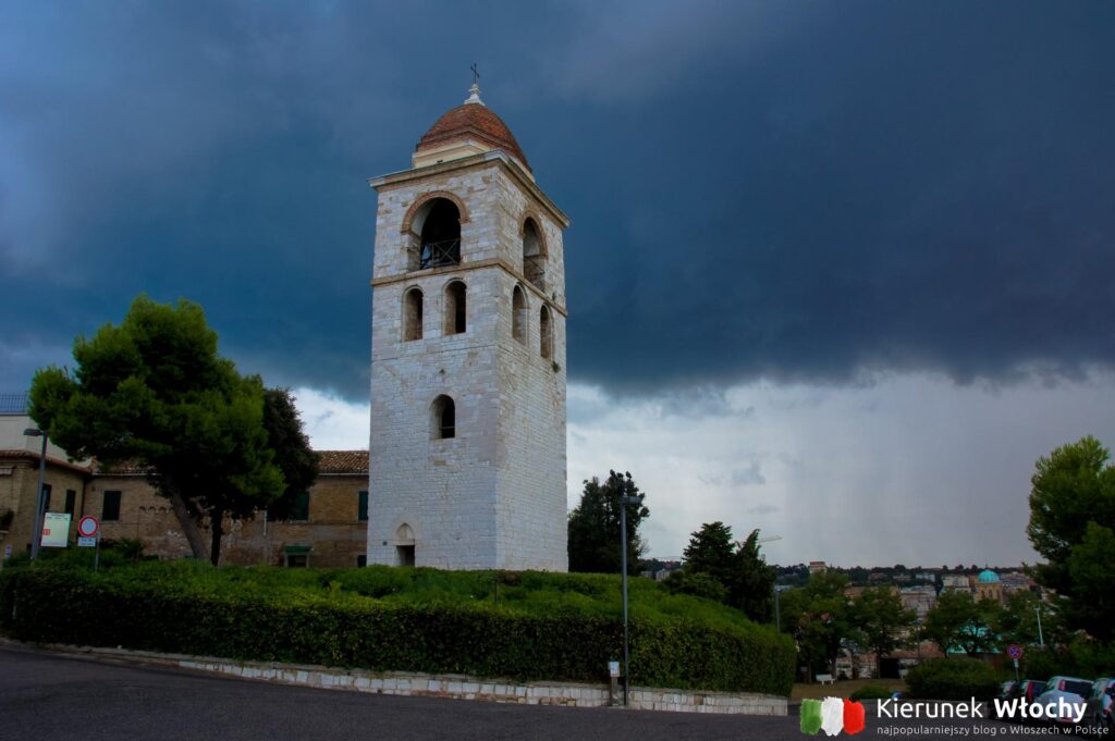dzwonnica przy katedrze w Ankonie, region Marche, Włochy (fot. Łukasz Ropczyński, kierunekwlochy.pl)
