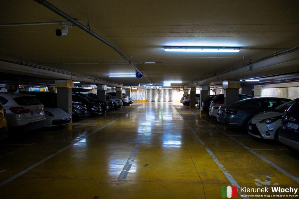 Parking Mojano w ścisłym centrum Asyżu, Umbria, Włochy (fot. Łukasz Ropczyński, kierunekwlochy.pl)