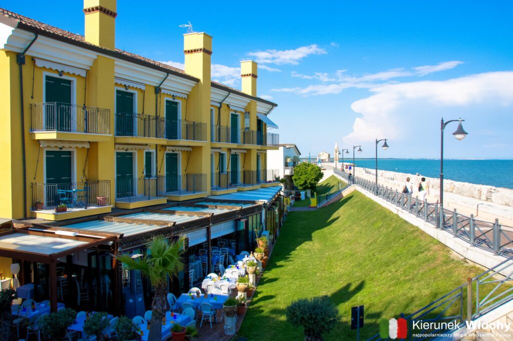 promenada w Caorle, Wenecja Euganejska, Włochy (fot. Łukasz Ropczyński, kierunekwlochy.pl)