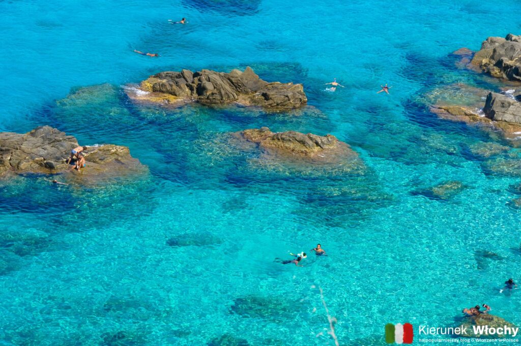 Kalabria słynie z pięknych plaż oraz turkusowego i przejrzystego morza, Capo Vaticano, Włochy (fot. Łukasz Ropczyński, kierunekwlochy.pl)