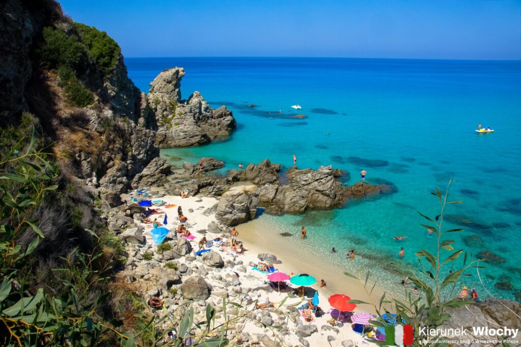 plaża Paradiso del Sub (Marinella Di Zambrone), okolice Tropei, Włochy (fot. Łukasz Ropczyński, kierunekwlochy.pl)
