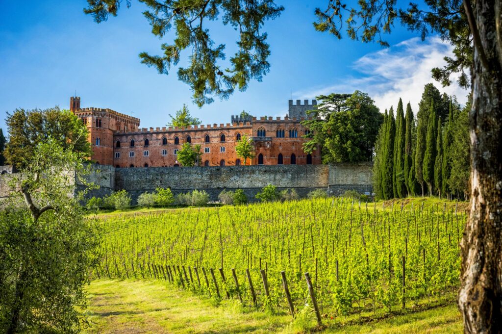 Castello di Brolio położony jest 10 km od Gaiole in Chianti, toskański region Chianti, Włochy