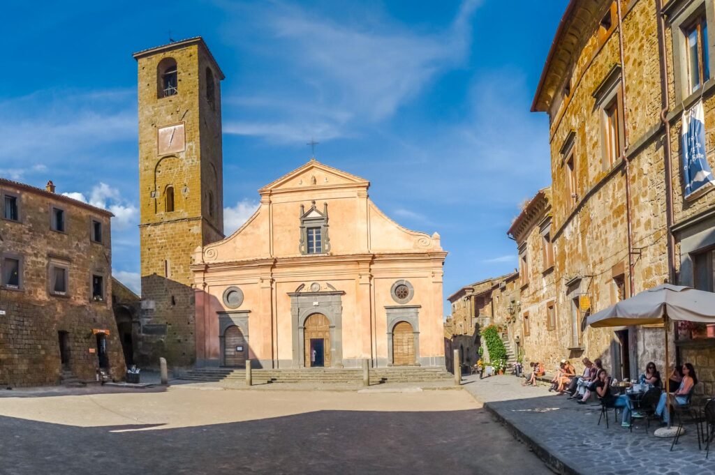 kościół San Donato przy Piazza San Donato w Civita di Bagnoregio, Lacjum, Włochy