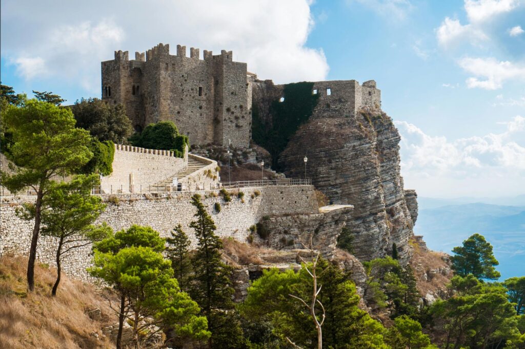 Zamek Wenus czyli Castello di Venere w Erice, Sycylia, Włochy