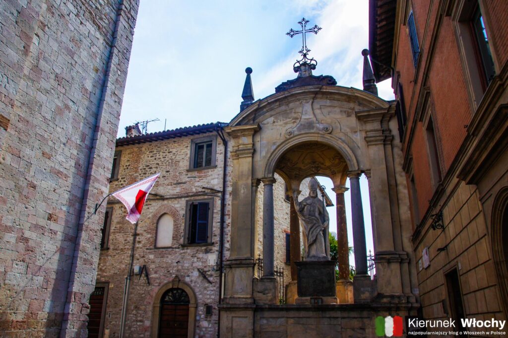 Statua św. Ubalda, Gubbio, Umbria, Włochy (fot. Łukasz Ropczyński, kierunekwlochy.pl)