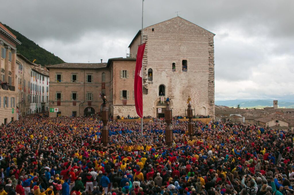 co roku 15 maja w Gubbio odbywa się Festa dei Ceri, czyli wyścig świec (fot. Buffy1982, pl.depositphotos.com)