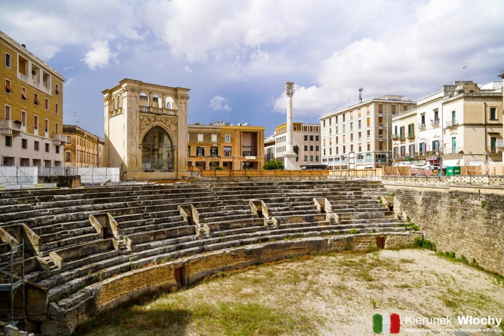 Amfiteatr, Piazza Sant’Oronzo, Apulia, Włochy (fot. Łukasz Ropczyński, kierunekwlochy.pl)
