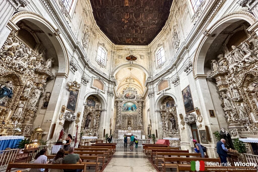 wnętrze kościoła Santa Chiara w Lecce, Apulia, Włochy (fot. Łukasz Ropczyński, kierunekwlochy.pl)