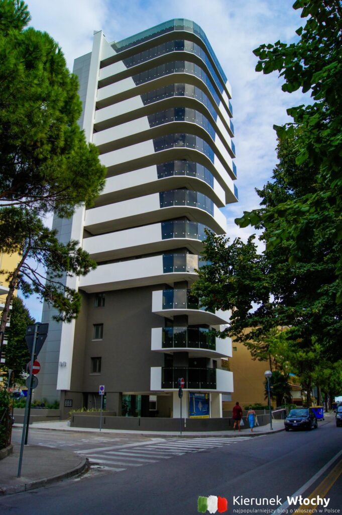 w ostatnich latach w Lignano powstają nowoczesne apartamentowce (fot. Łukasz Ropczyński, kierunekwlochy.pl)