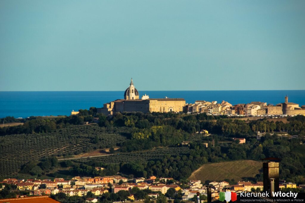 widok na Loreto ze średniowiecznej miejscowości Castelfidardo, region Marche, Włochy (fot. Łukasz Ropczyński, kierunekwlochy.pl)