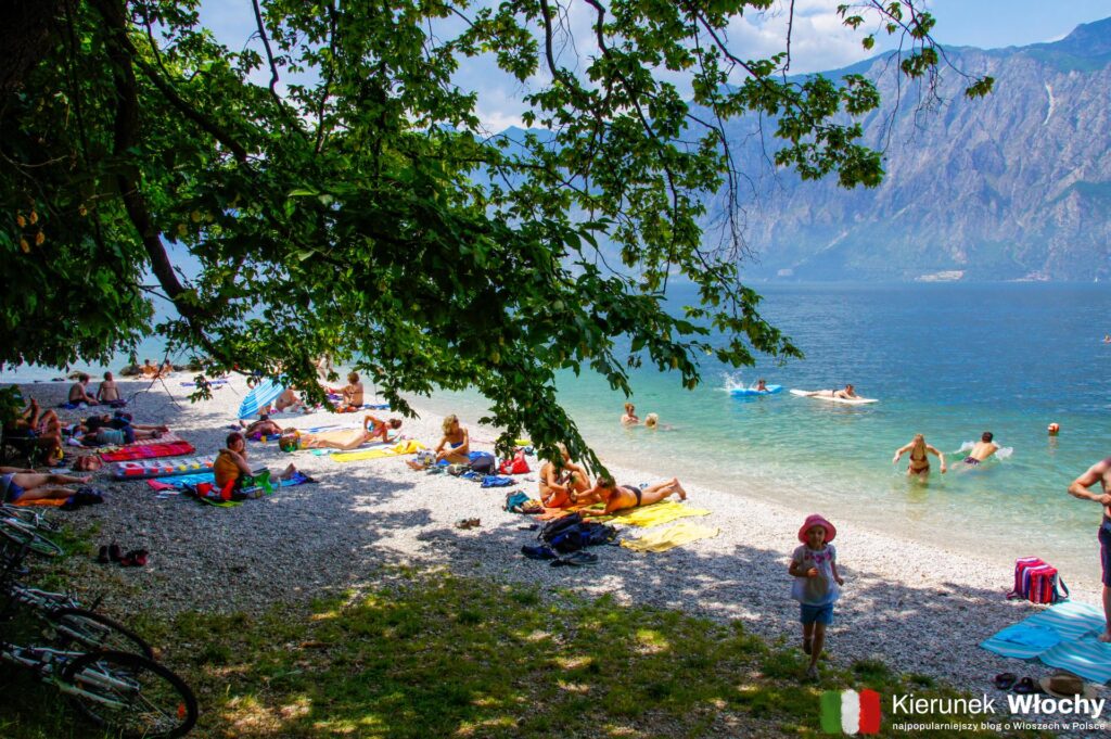 plaża Baitone w Navene jest jedną z naszych ulubionych plaż nad jeziorem Garda (fot. Łukasz Ropczyński, kierunekwlochy.pl)