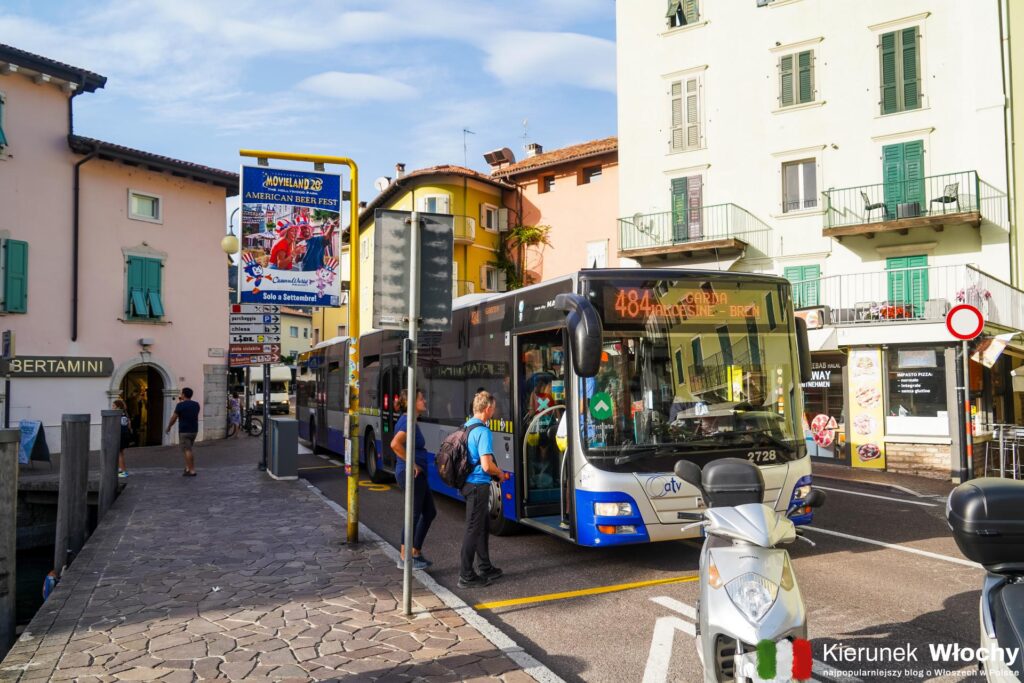 autobus ATV Verona linii 484, która łączy ze sobą miasta Garda - Malcesine - Riva del Garda (fot. Łukasz Ropczyński, kierunekwlochy.pl)