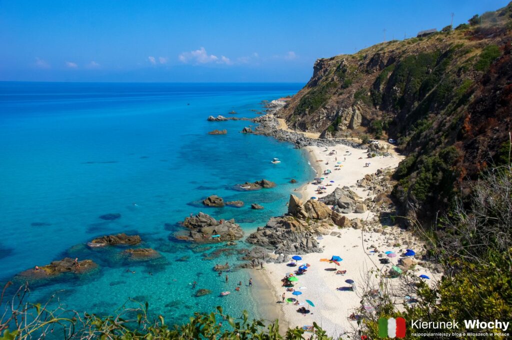 Spiaggia Paradiso del Sub (nazywana też Marinella Di Zambrone), Kalabria, Włochy (fot. Łukasz Ropczyński, kierunekwlochy.pl)