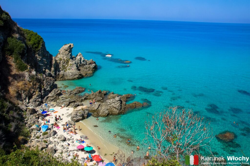 Spiaggia Paradiso del Sub (nazywana też Marinella Di Zambrone), Kalabria, Włochy (fot. Łukasz Ropczyński, kierunekwlochy.pl)