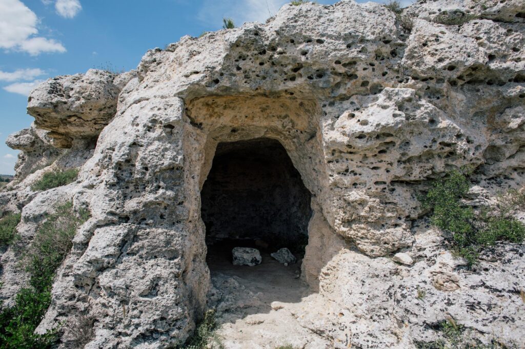 jaskinie w Parco della Murgia Materana, Matera, Bazylikata, Włochy