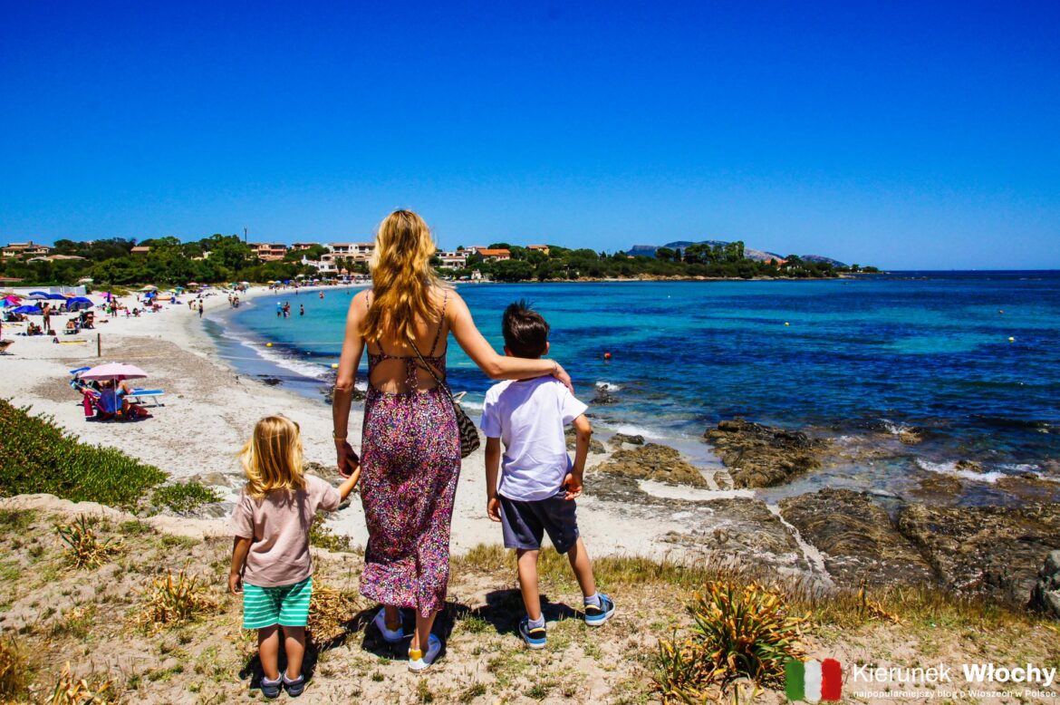 Olbia czyli brama Sardynii. Co zobaczyć w mieście i okolicy? Plaże, najpiękniejsze miejsca, porady jak dojechać i gdzie zjeść. Na zdjęciu plaża Lo Squalo, 7 km od centrum Olbii (fot. Łukasz Ropczyński, kierunekwlochy.pl)