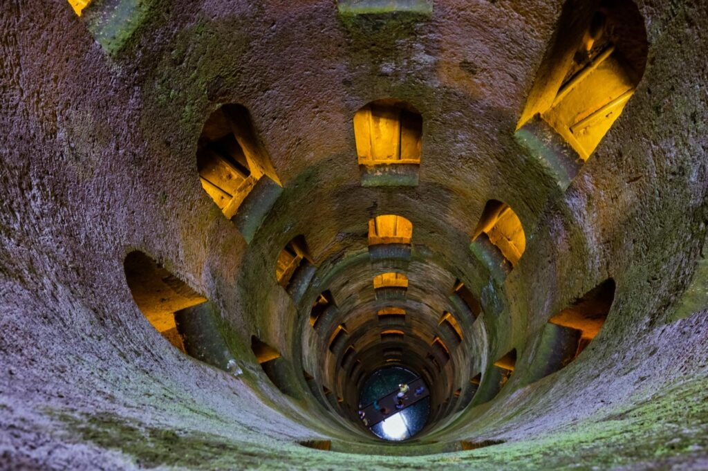 cylindryczna studnia św. Patryka w Orvieto, w Umbrii we Włoszech