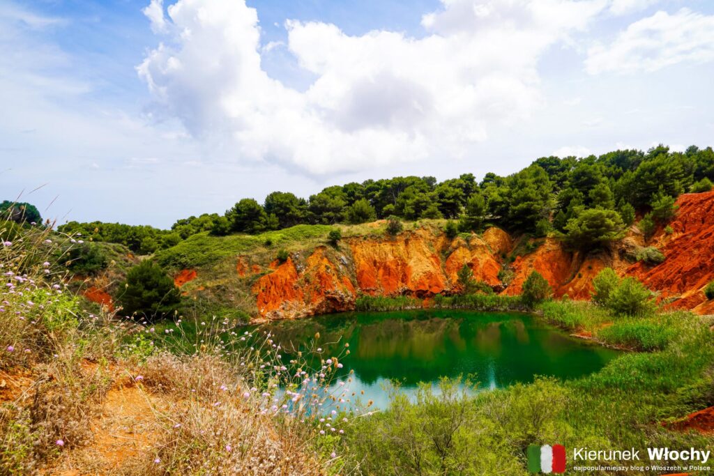 jezioro Cava di Bauxite znajduje się 2-3 km od centrum Otranto, Apulia, Włochy (fot. Łukasz Ropczyński, kierunekwlochy.pl)