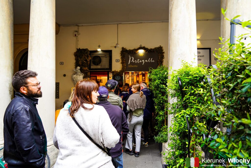 kolejka przed lodziarnią Gelateria Portogallo w Padwie (fot. Łukasz Ropczyński, kierunekwlochy.pl)