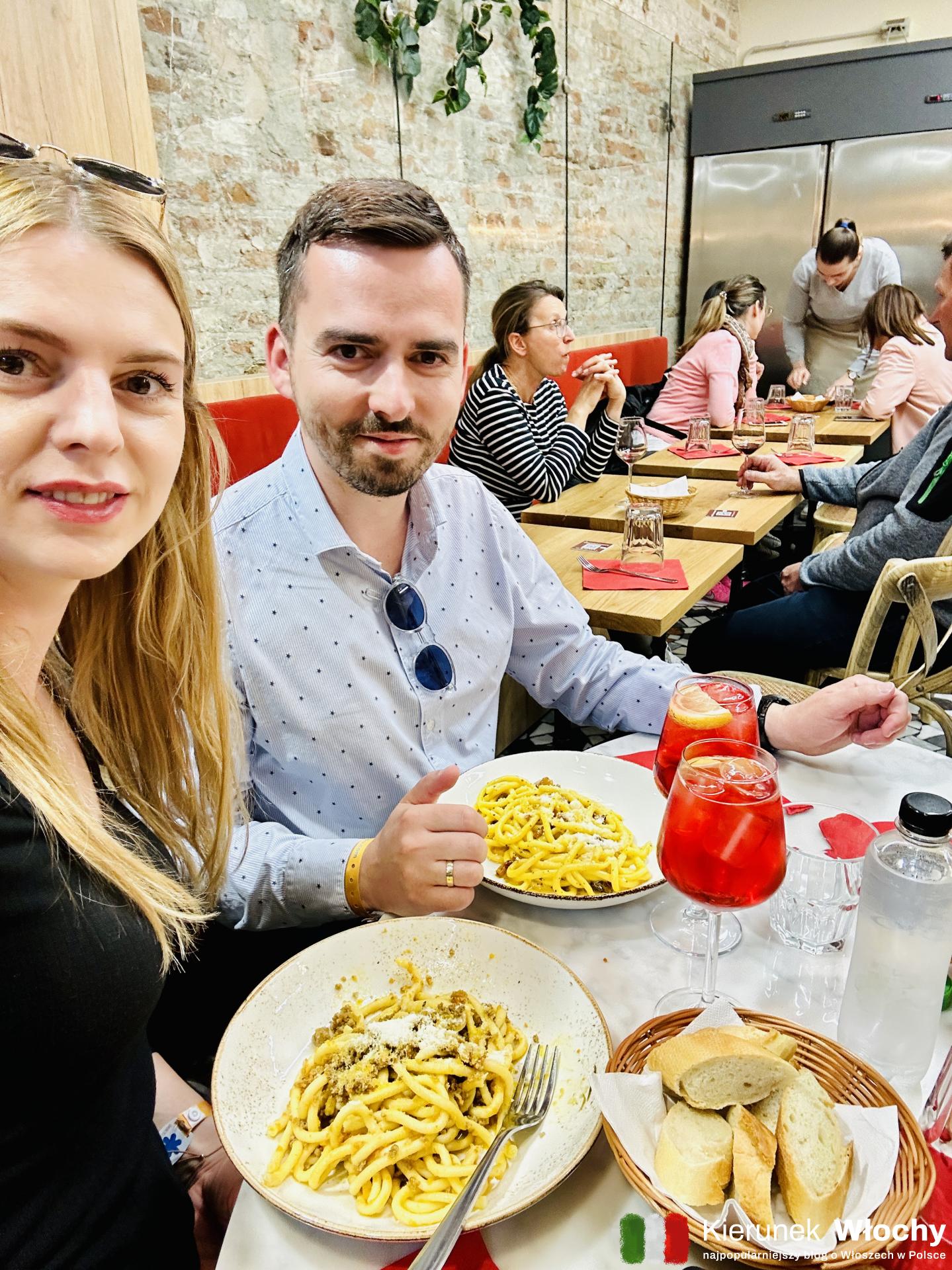 na obiedzie w Pastasuta w Palazzo della Ragione, w samym sercu Padwy (fot. Joanna Ropczyńska, kierunekwlochy.pl)