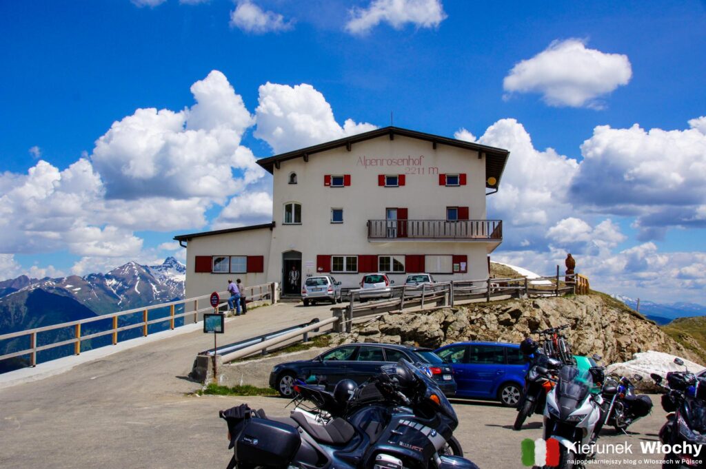 Gasthof Alpenrosenhof na Penser Joch / Passo di Pennes, na wysokości 2211 m n.p.m. (fot. Łukasz Ropczyński, kierunekwlochy.pl)