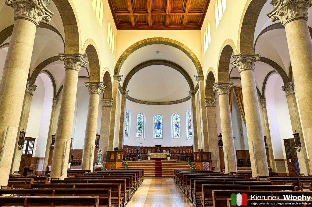 wnętrze katedry San Cetteo w Pescarze (fot. Łukasz Ropczyński, kierunekwlochy.pl)