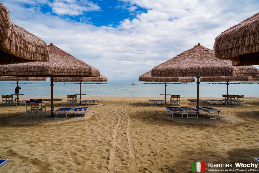 płatna plaża przy restauracji Marechiaro, Pescara, Abruzja, Włochy (fot. Łukasz Ropczyński, kierunekwlochy.pl)