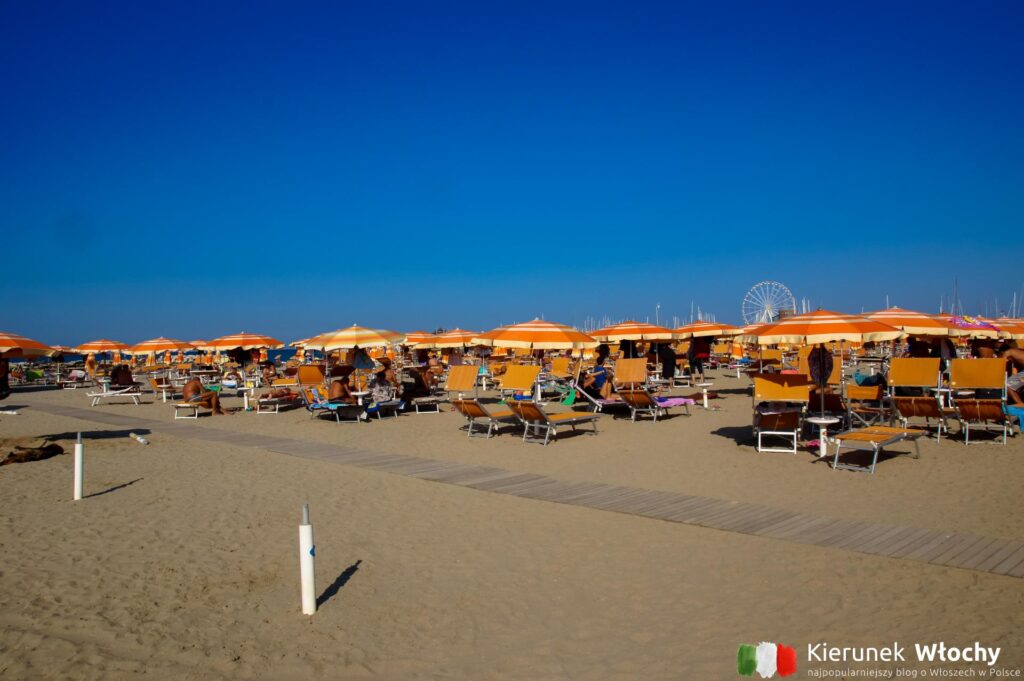 plaża w Rimini, Emilia-Romania, Włochy (fot. Łukasz Ropczyński, kierunekwlochy.pl)