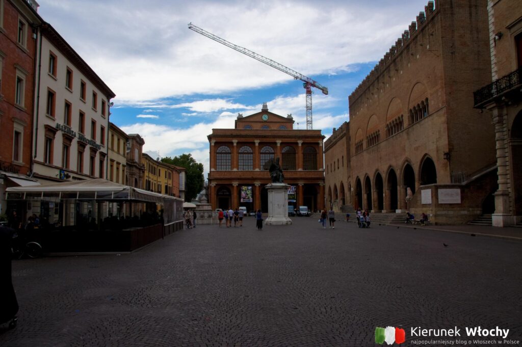 Piazza Cavour, historyczne centrum Rimini, Emilia-Romania, Włochy (fot. Łukasz Ropczyński, kierunekwlochy.pl)
