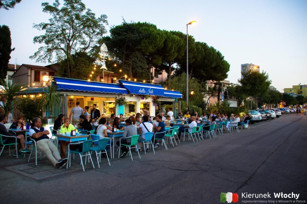 "Dalla Jole", jedno z naszych ulubionych miejsc na wieczornego drinka przy porcie w Rimini (fot. Łukasz Ropczyński, kierunekwlochy.pl)