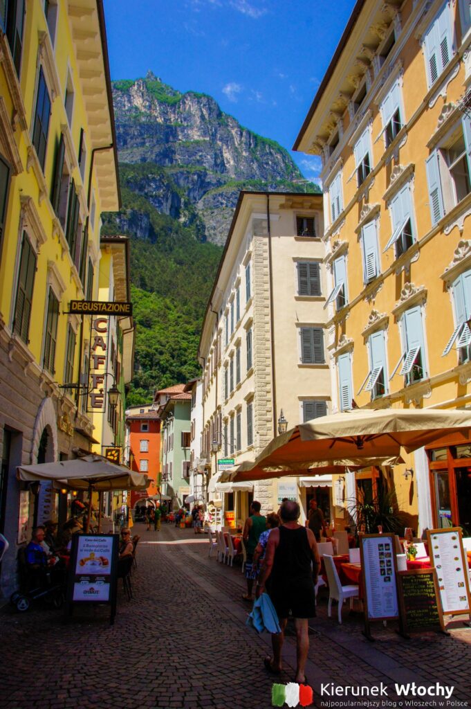 historyczne centrum Riva del Garda, Trentino, Włochy (fot. Łukasz Ropczyński, kierunekwlochy.pl)
