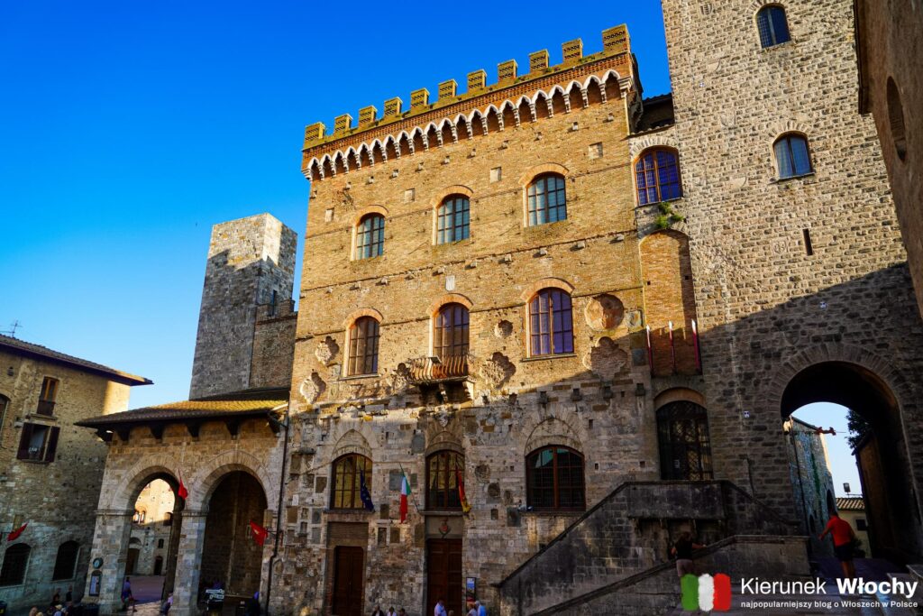 Palazzo Comunale przy Piazza del Duomo w San Gimignano, Toskania, Włochy (fot. Łukasz Ropczyński, kierunekwlochy.pl)