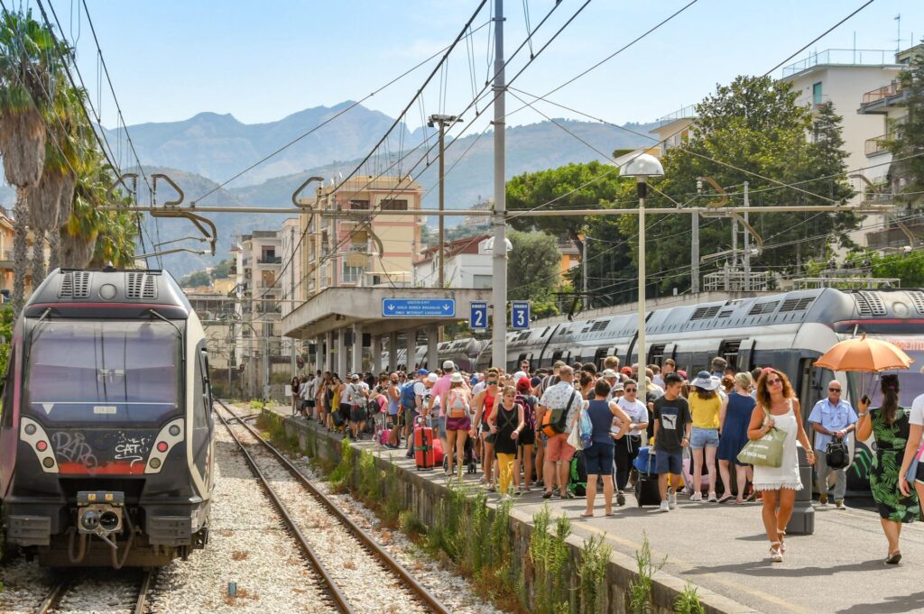 dworzec kolejowy w Sorrento, Kampania, Włochy (fot. Ceri Breeze)