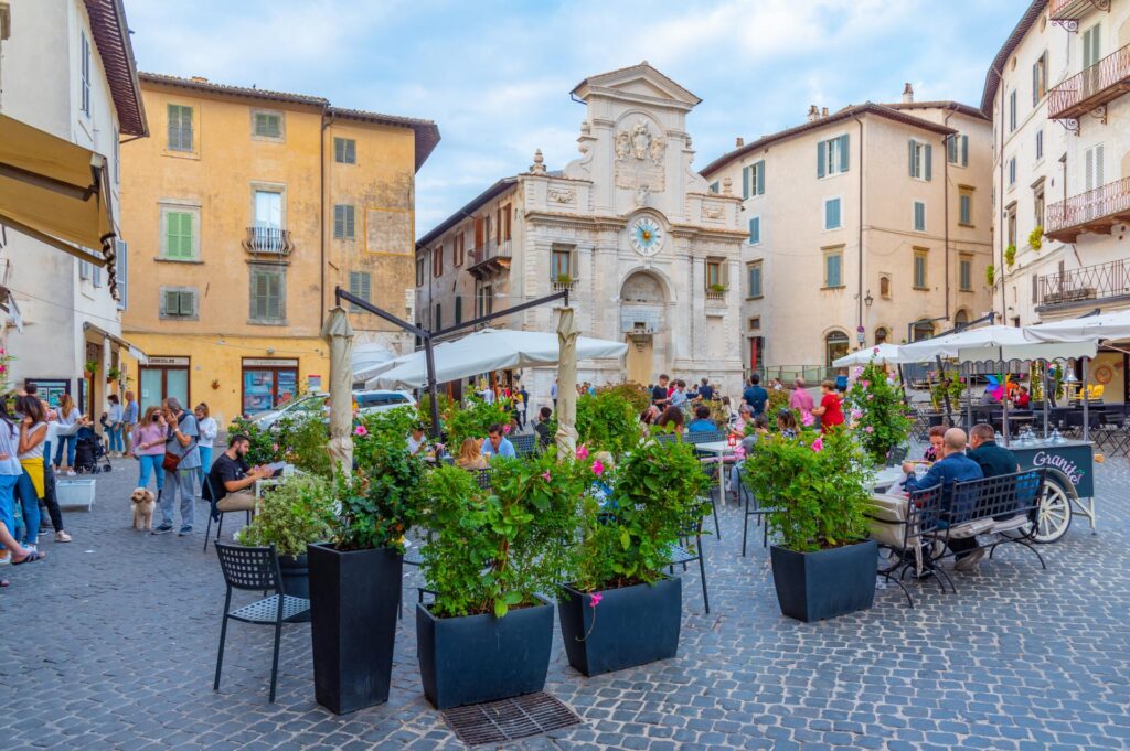 Piazza del Mercato w Spoleto, Umbria, Włochy (fot. Dudlajzov)