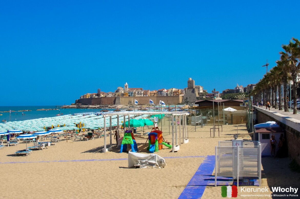 Termoli – najpiękniejsze miasto regionu Molise. Piaszczysta plaża i zabytkowe, historyczne centrum (fot. Łukasz Ropczyński, kierunekwlochy.pl)