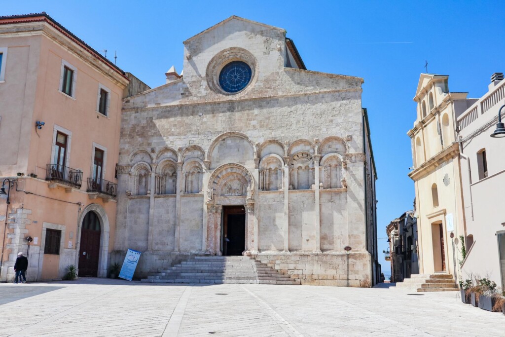 romańska katedra w Termoli - Cattedrale di Santa Maria della Purificazione e San Basso