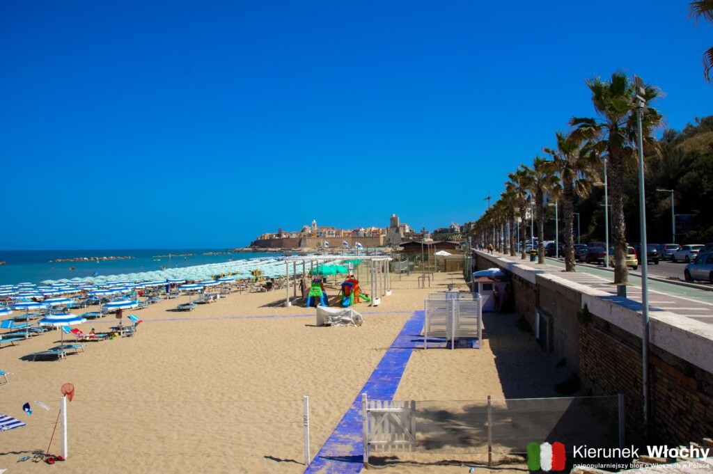 promenada Cristoforo Colombo prowadząca wzdłuż plaży w Termoli, Molise, Włochy (fot. Łukasz Ropczyński, kierunekwlochy.pl)