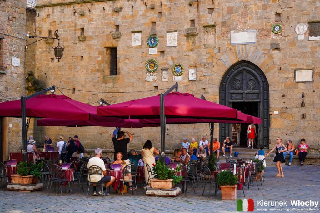 Piazza dei Priori, Volterra, Toskania, Włochy (fot. Łukasz Ropczyński, kierunekwlochy.pl)