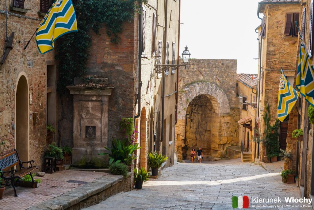 Via Porta all'Arco, Volterra, Toskania, Włochy (fot. Łukasz Ropczyński, kierunekwlochy.pl)