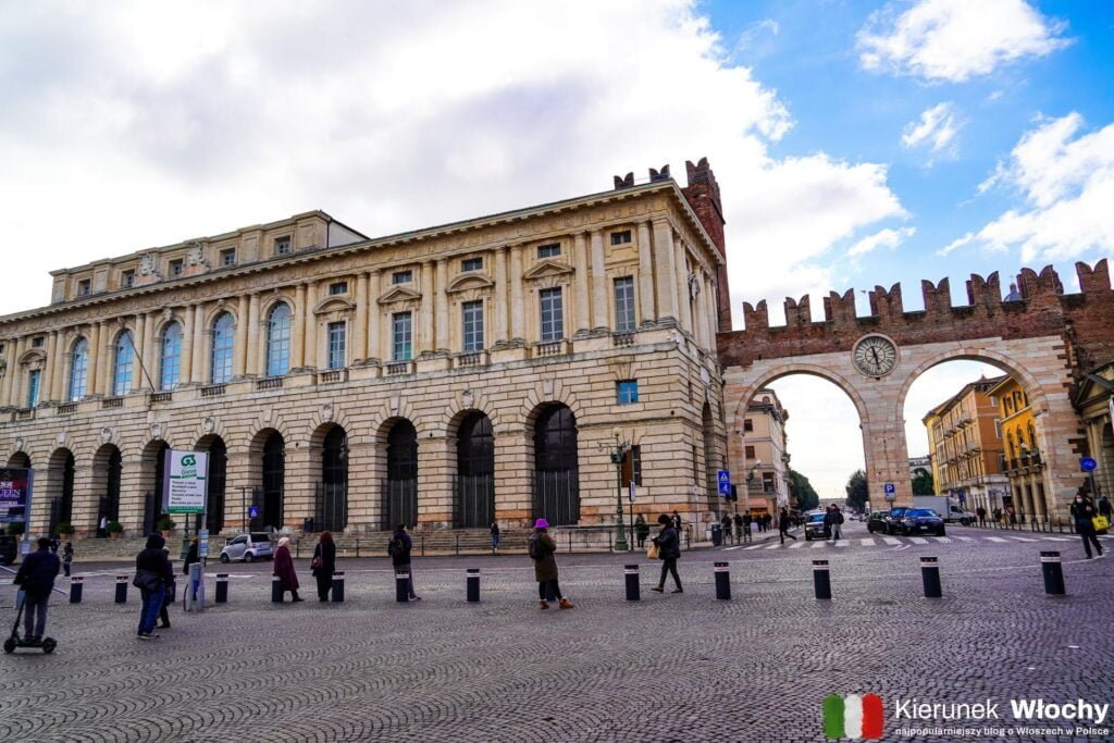 I Portoni della Brà, a obok Palazzo della Gran Guardia, Werona, Włochy (fot. Łukasz Ropczyński, kierunekwlochy.pl)