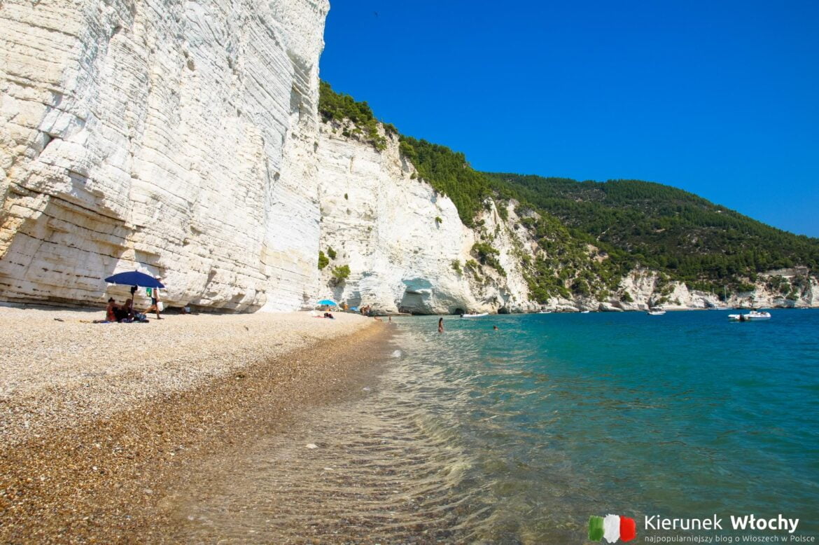 Spiaggia di Vignanotica, półwysep Gargano, Apulia, Włochy (fot. Łukasz Ropczyński, kierunekwlochy.pl) Spiaggia di Vignanotica, półwysep Gargano, Apulia, Włochy (fot. Łukasz Ropczyński, kierunekwlochy.pl)