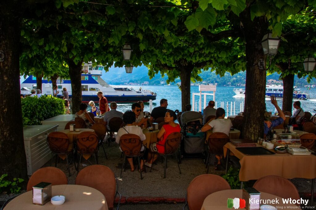 bary i restauracje przy Lungo Lario Manzoni są drogie, a ich opinie są średnie - tutaj płaci się za widok, ale gości nie brakuje (fot. Łukasz Ropczyński, kierunekwlochy.pl)