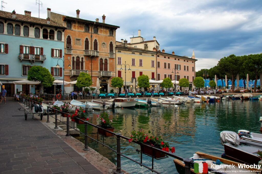 Porto Vecchio w Desenzano del Garda, jezioro Garda, Włochy (fot. Łukasz Ropczyński, kierunekwlochy.pl)