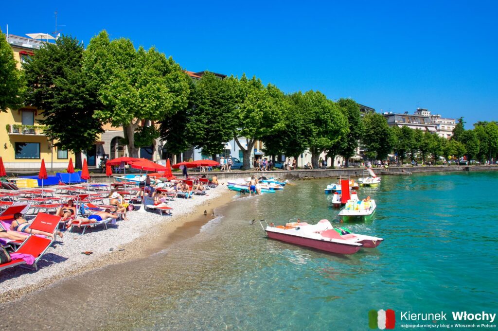 kameralna plaża Margy Beach w Desenzano del Garda, jezior Garda, Włochy (fot. Łukasz Ropczyński, kierunekwlochy.pl)