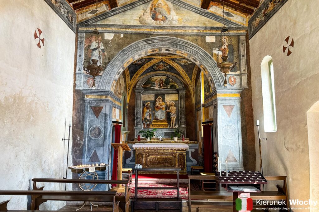 wnętrze kościoła św. Rocha w Limone sul Garda, jezioro Garda, Włochy (fot. Łukasz Ropczyński, kierunekwlochy.pl)