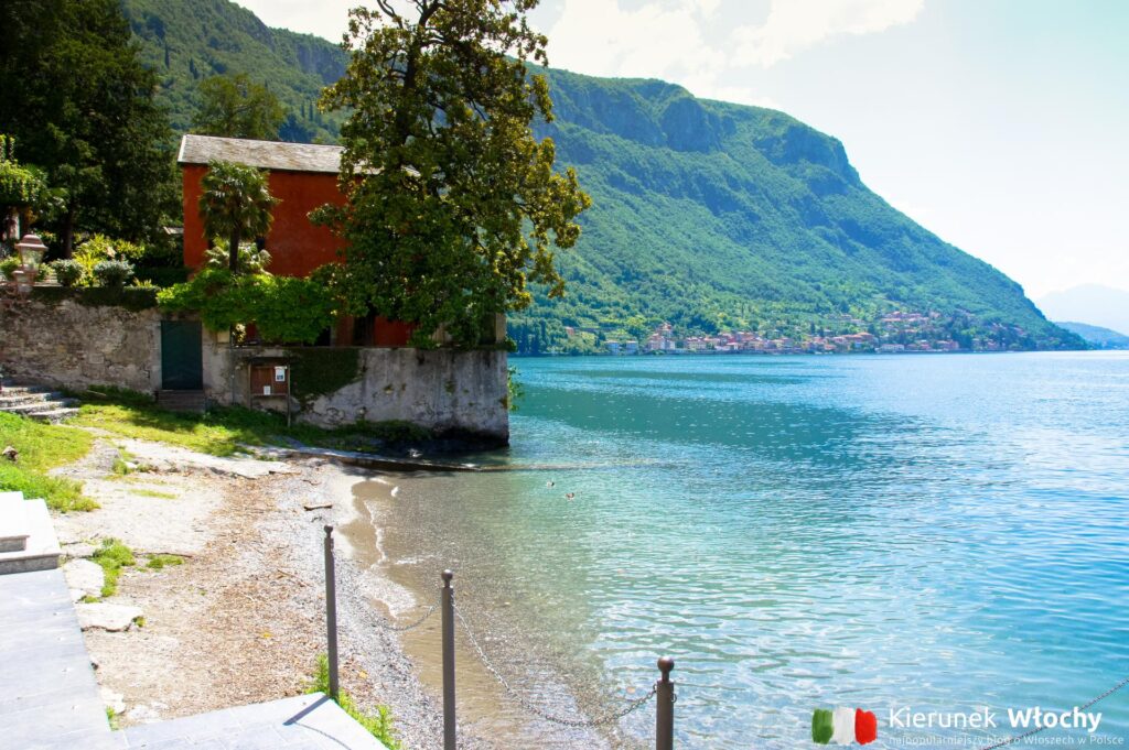 niewielka plaża w centrum Varenny, jezioro Como, Włochy (fot. Łukasz Ropczyński, kierunekwlochy.pl)