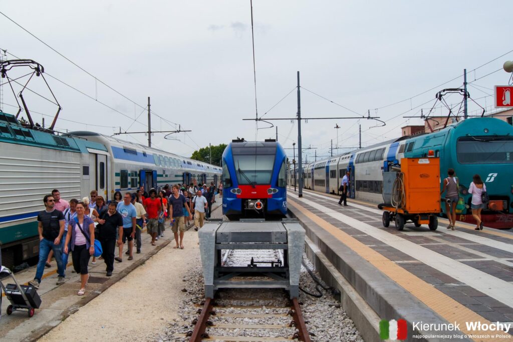główny dworzec kolejowy w Wenecji - Venezia Santa Lucia, jak dojechać z Mestre do Wenecji (fot. Łukasz Ropczyński, kierunekwlochy.pl)