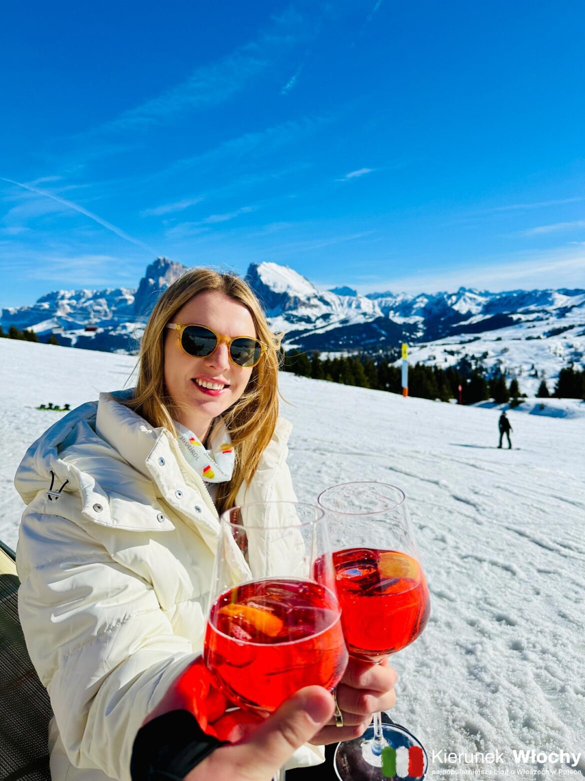 Gdzie jechać na narty do Włoch? Nasze ulubione ośrodki w Dolomitach i Alpach. Zdjęcie ze stoku narciarskiego Seiser Alm / Alpe di Siusi, w Południowym Tyrolu we Włoszech (fot. Łukasz Ropczyński, kierunekwlochy.pl) Gdzie jechać na narty do Włoch? Nasze ulubione ośrodki w Dolomitach i Alpach. Zdjęcie ze stoku narciarskiego Seiser Alm / Alpe di Siusi, w Południowym Tyrolu we Włoszech (fot. Łukasz Ropczyński, kierunekwlochy.pl)